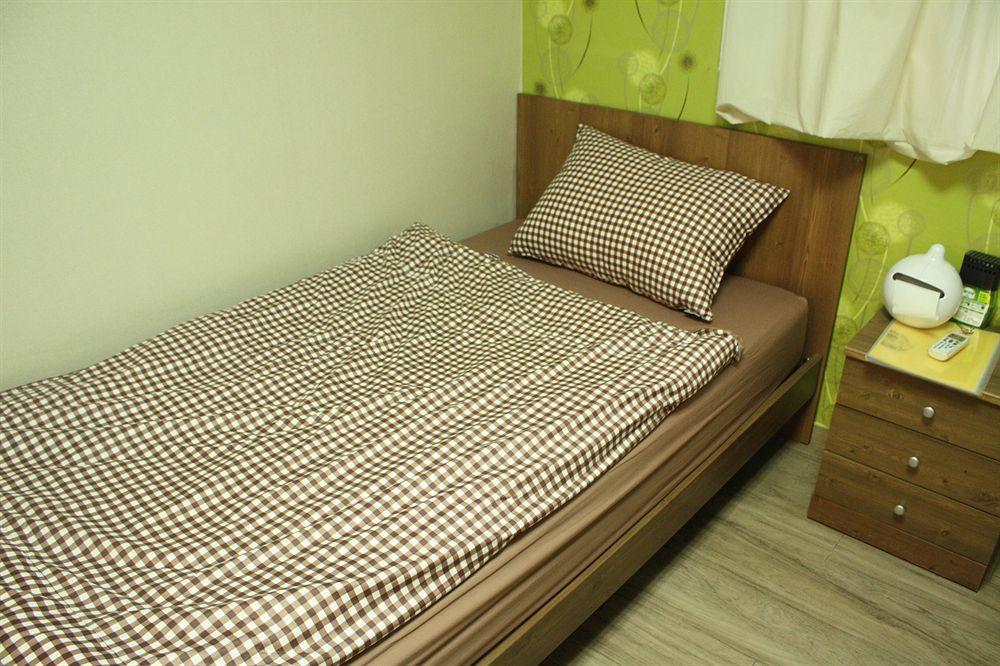 Lee & No Guesthouse Hongdae Seul Esterno foto