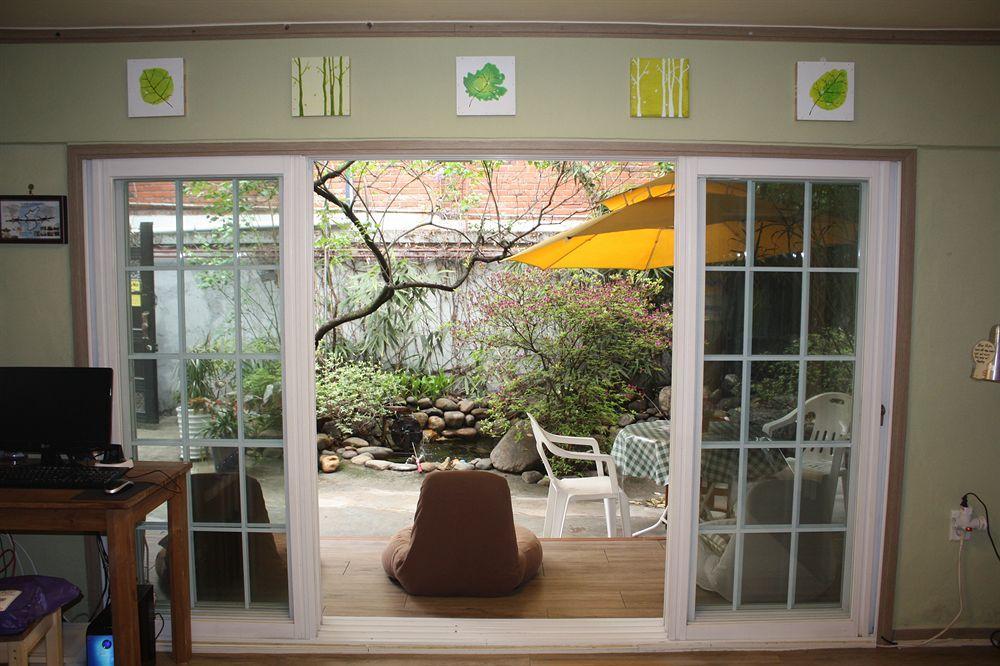 Lee & No Guesthouse Hongdae Seul Esterno foto