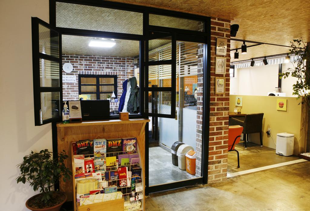 Lee & No Guesthouse Hongdae Seul Esterno foto
