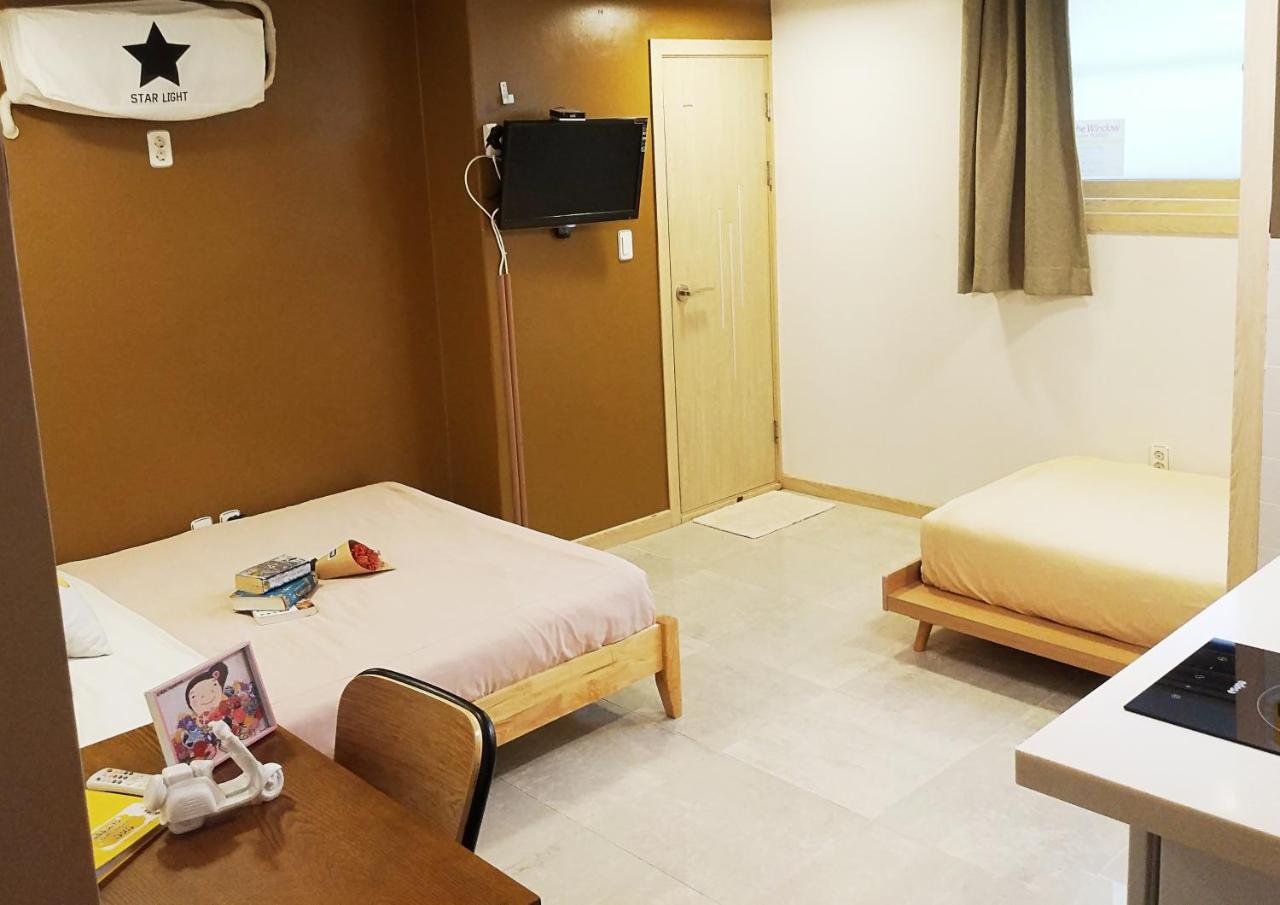 Lee & No Guesthouse Hongdae Seul Esterno foto