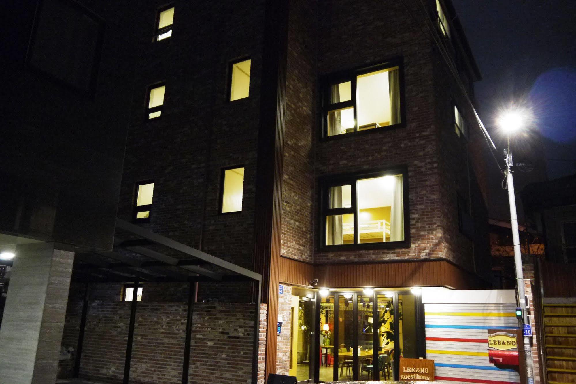 Lee & No Guesthouse Hongdae Seul Esterno foto