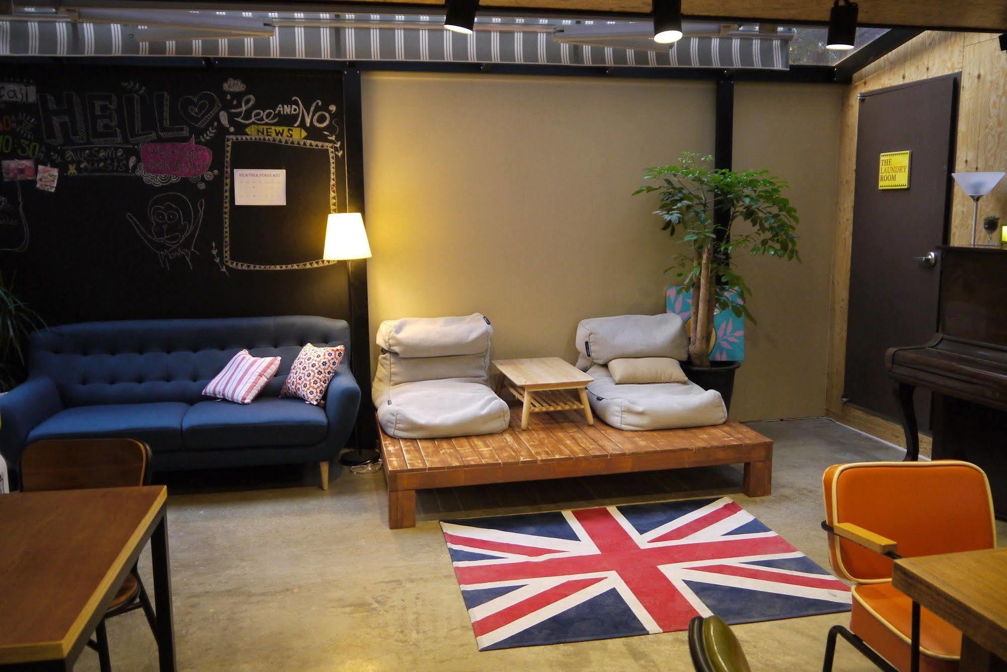 Lee & No Guesthouse Hongdae Seul Esterno foto